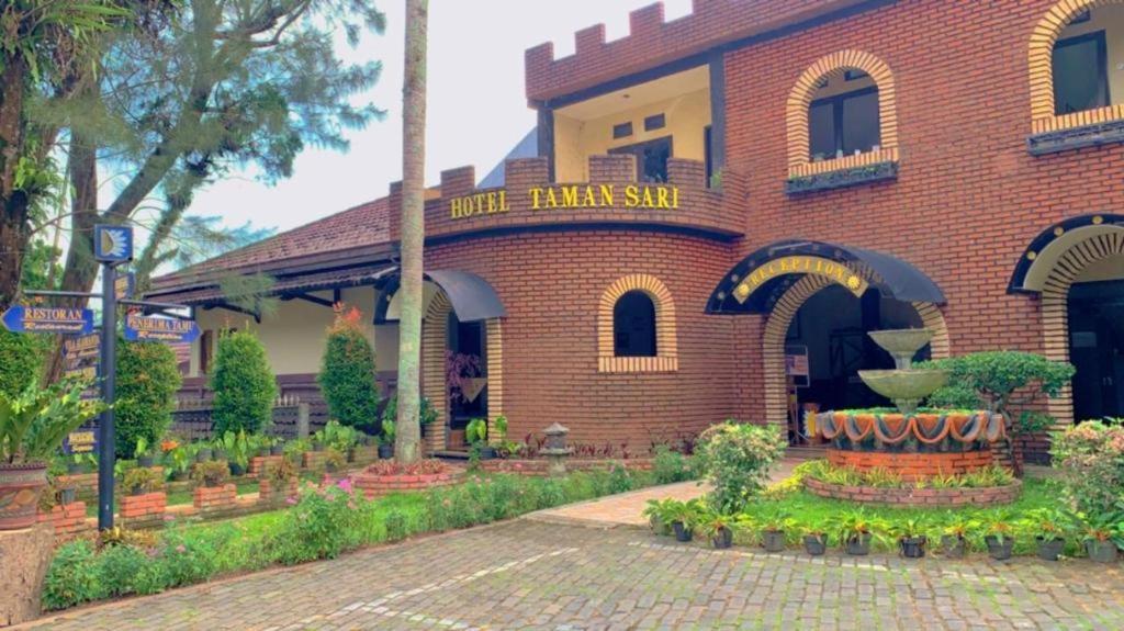 Taman Sari Hotel Dan Resort Sukabumi Extérieur photo