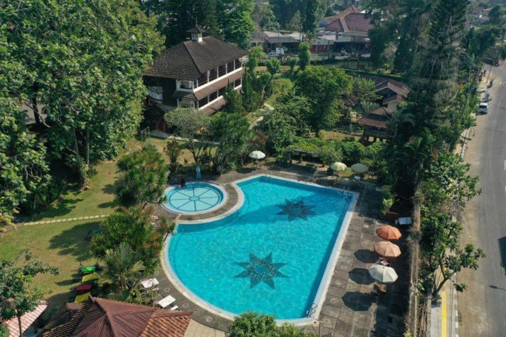 Taman Sari Hotel Dan Resort Sukabumi Extérieur photo