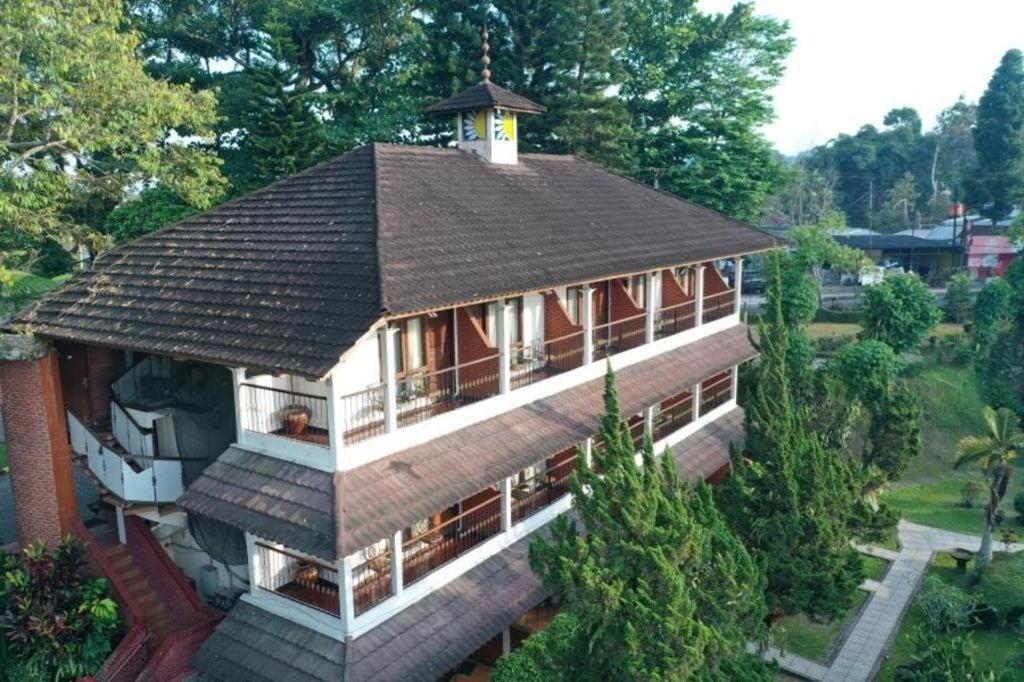 Taman Sari Hotel Dan Resort Sukabumi Extérieur photo