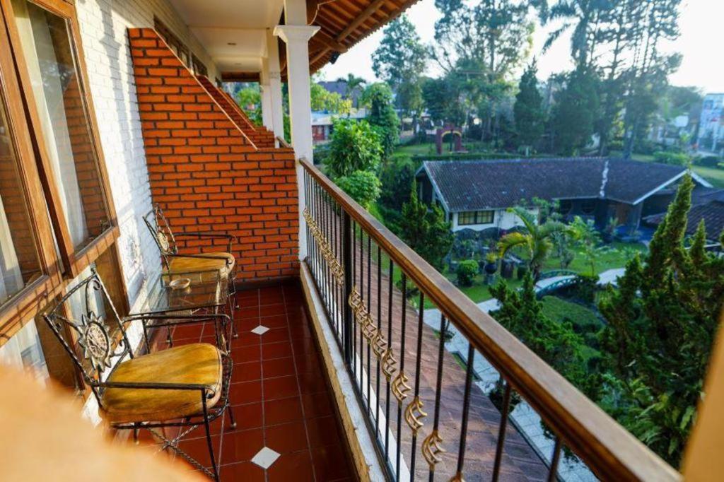 Taman Sari Hotel Dan Resort Sukabumi Extérieur photo