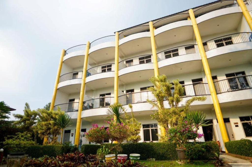 Taman Sari Hotel Dan Resort Sukabumi Extérieur photo