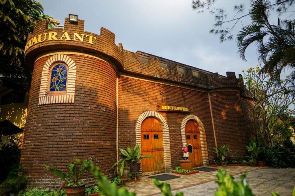Taman Sari Hotel Dan Resort Sukabumi Extérieur photo