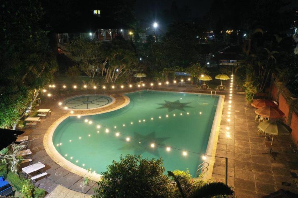 Taman Sari Hotel Dan Resort Sukabumi Extérieur photo