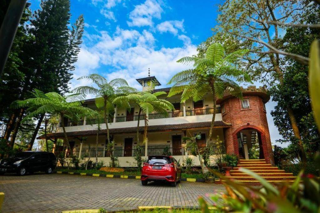 Taman Sari Hotel Dan Resort Sukabumi Extérieur photo